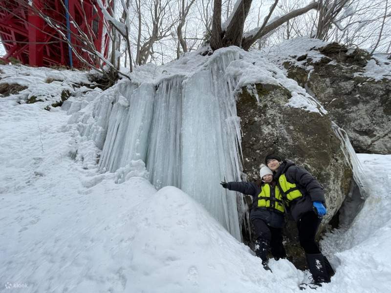[Hokkaido, Sapporo, Jozankei] River rafting while viewing the snowy ...